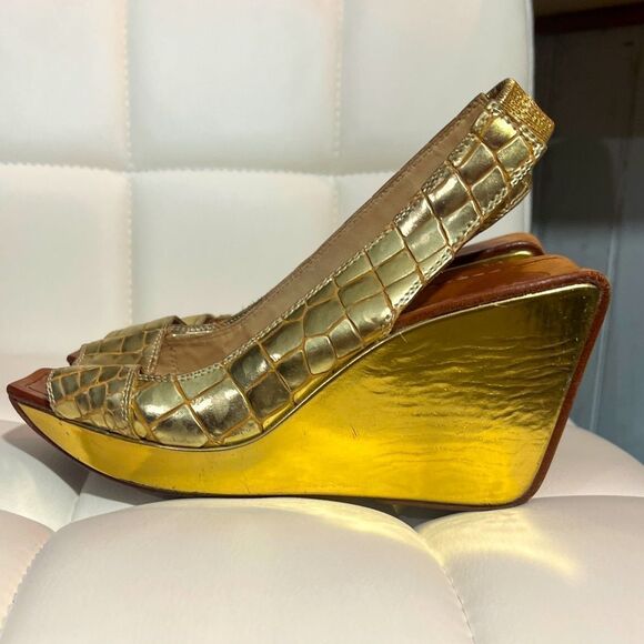 Modern Vintage | Gold Sling Back Wedges - Picture 1 of 5
